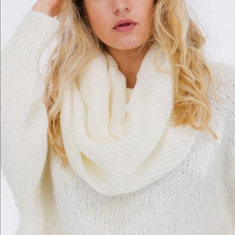 D&Y White Infiniti Scarf